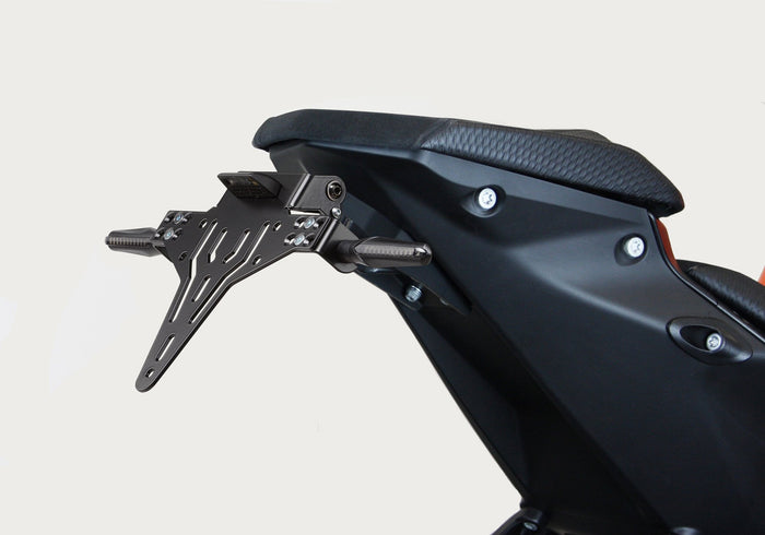 PROTECH V-SHAPE Kennzeichenhalterset inkl. Reflektor und Kennzeichenbel. schwarz