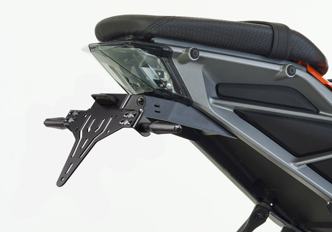 PROTECH V-SHAPE Kennzeichenhalterset inkl. Reflektor und Kennzeichenbel. schwarz